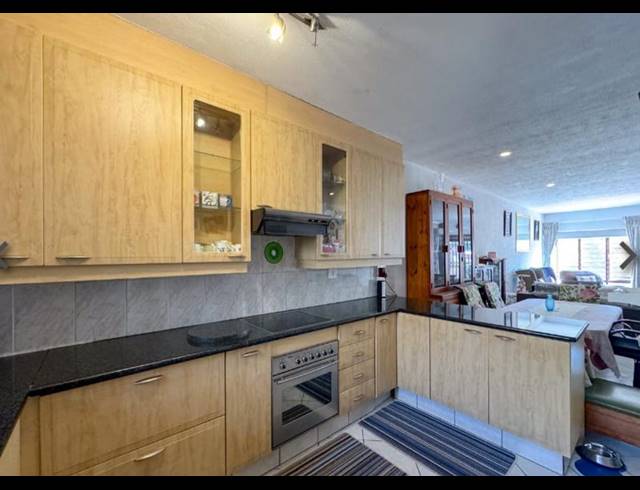 2 BEDROOM TOWNHOUSE FOR SALE IN BASSONIA